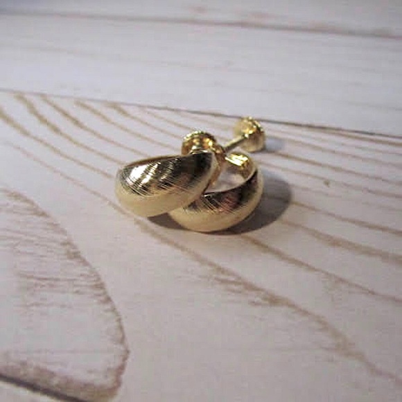 Vintage Monet Gold Hoop Screwback Earrings - Picture 2 of 7